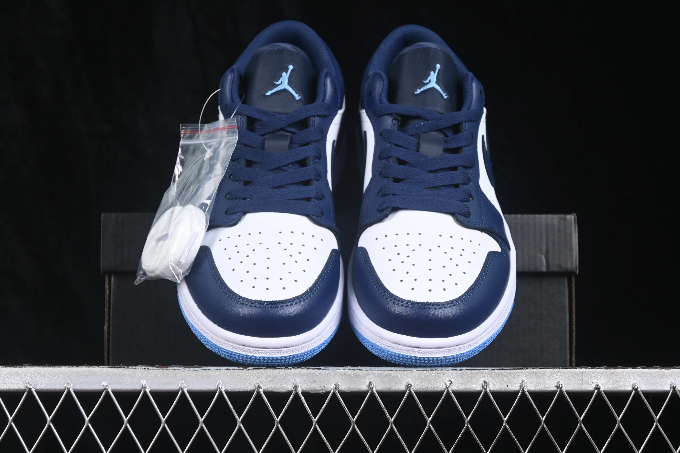 All categories Air Jordan Jordan series basketball shoes Air Jordan 1 Low Air Jordan 1 Low AJ1 Joe 1 white and blue low-top retro cultural basketball shoes 553558-404